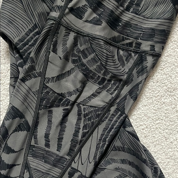 Athleta Black Patterned Leggings - Picture 4 of 5